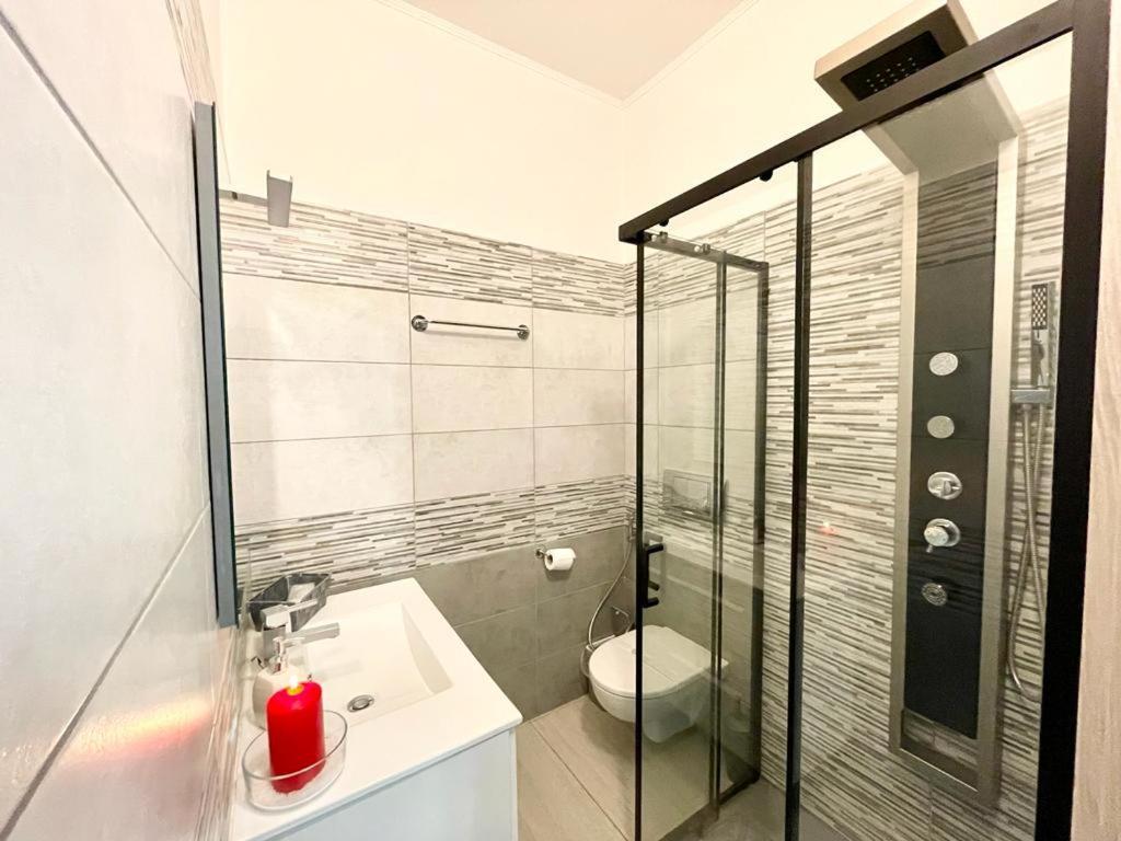One Key Home Верона Екстериор снимка
